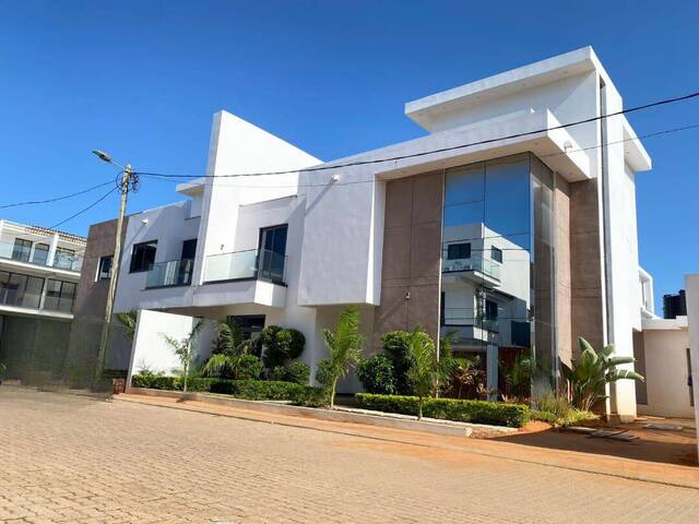 #83 - Casa para Venda em Maputo - Maputo