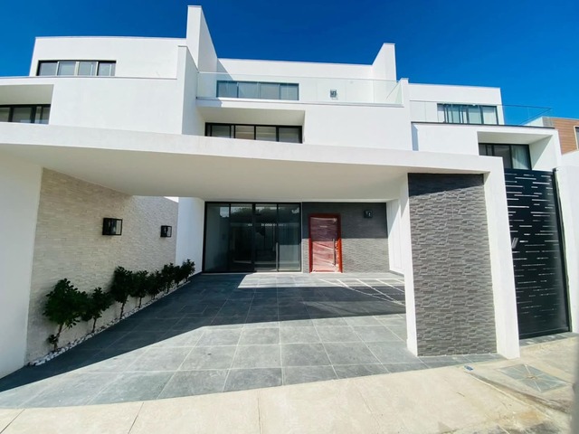 Venda em SOMMERSHIELD 2 - Maputo