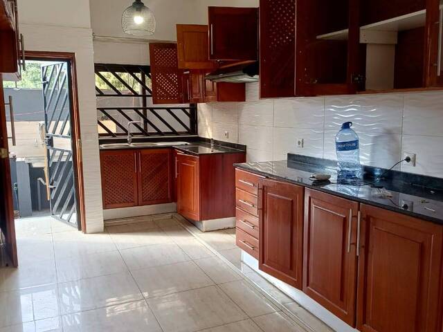 #1584 - Casa para Locação em Maputo - Maputo