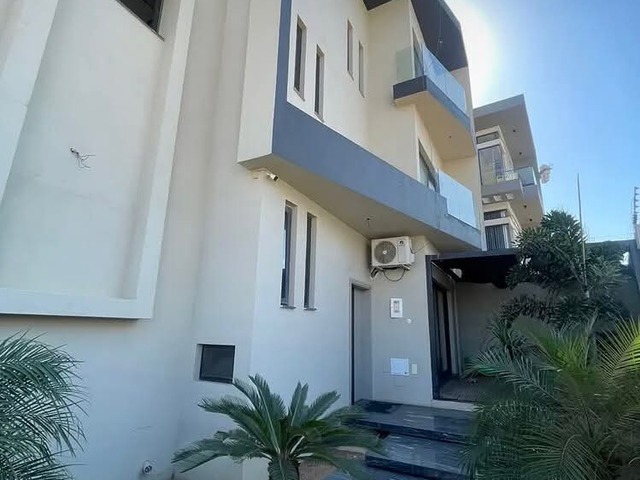 Venda em SOMMERSHIELD 2 - Maputo