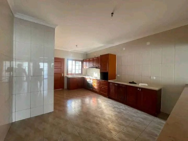 #2013 - Casa para Arrendamento em Maputo - Maputo