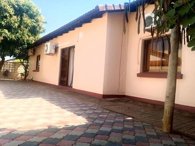 #2033 - Casa para Arrendamento em Maputo - Maputo