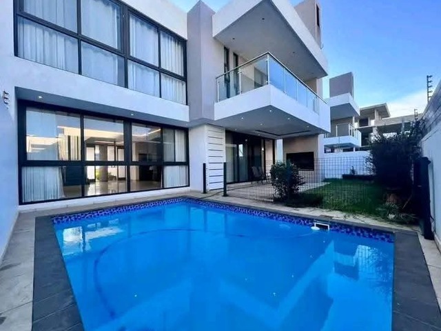 #2042 - Casa para Arrendamento em Maputo - Maputo