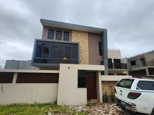 #2452 - Casa para Arrendamento em Maputo - Maputo