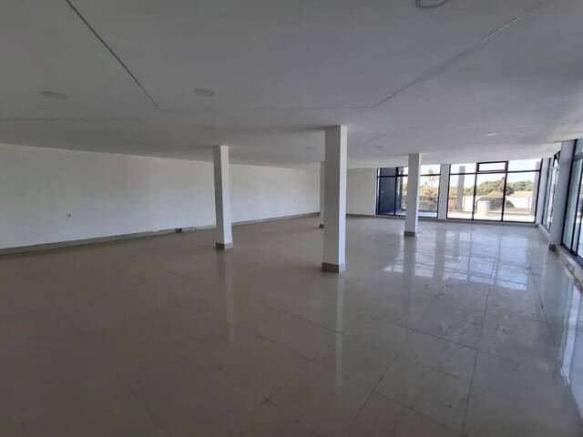 Conjunto Comercial para Arrendamento em Maputo - 5