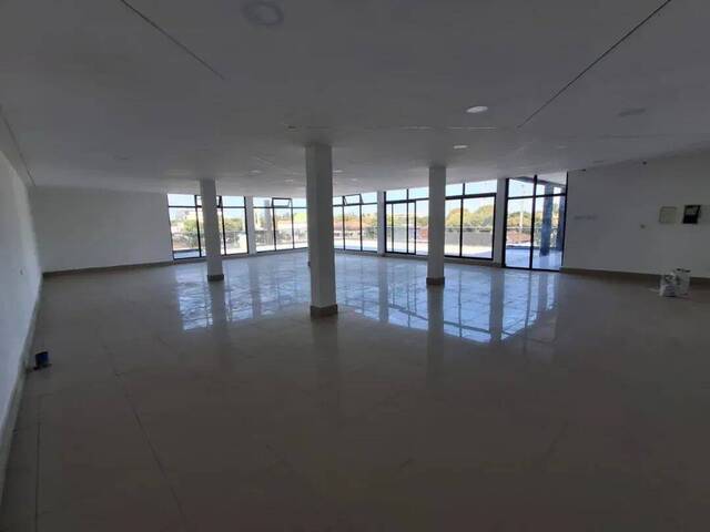 Conjunto Comercial para Arrendamento em Maputo - 4