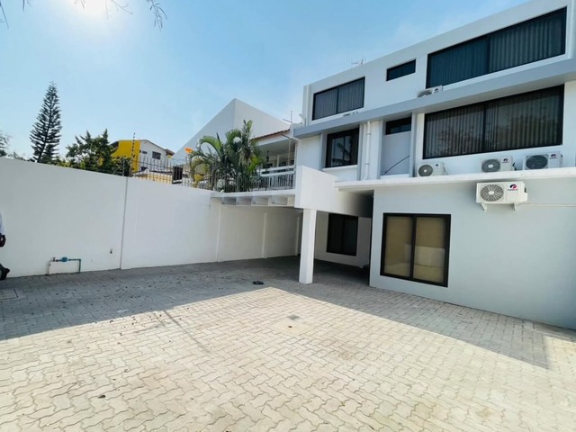 Venda em SOMMERSHIELD - Maputo