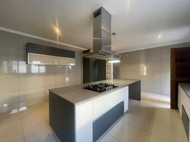 #3226 - Casa para Arrendamento em Maputo - Maputo