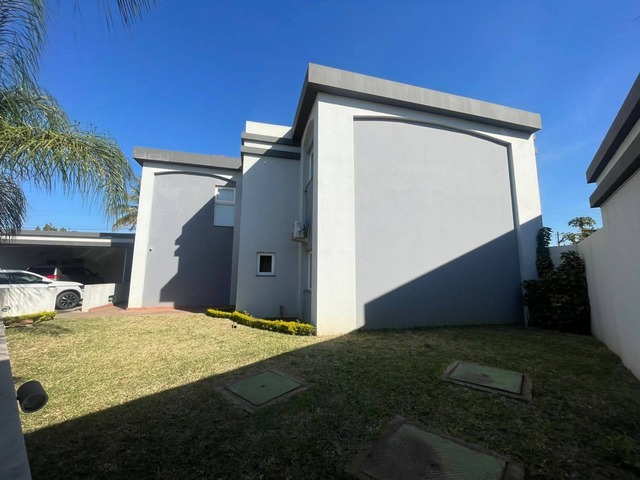 #3226 - Casa para Arrendamento em Maputo - Maputo