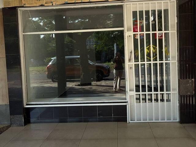 Salão Comercial para Arrendamento em Maputo - 2