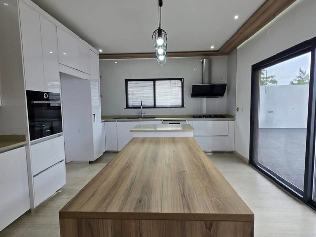 #6256 - Casa para Arrendamento em Maputo - Maputo